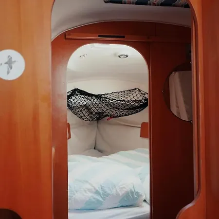 Botel Surfbird Cozy Sailboat Escape Lissabon