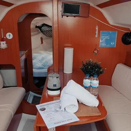 Surfbird Cozy Sailboat Escape Bateau-hôtel *