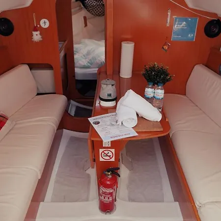 Surfbird Cozy Sailboat Escape Lisboa