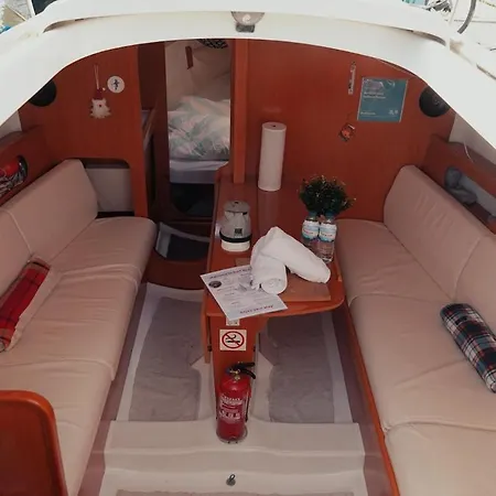 Surfbird Cozy Sailboat Escape Bateau-hôtel