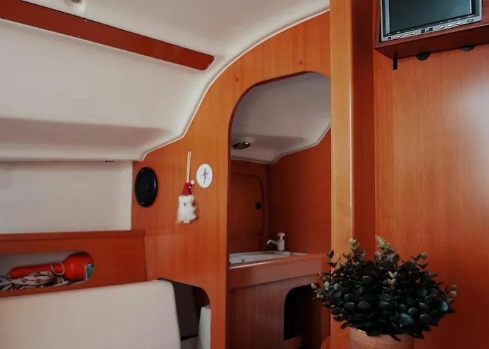 Surfbird Cozy Sailboat Escape * Lisboa