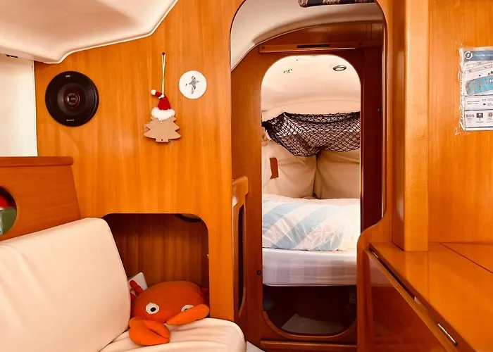 Surfbird Cozy Sailboat Escape Bådhotel