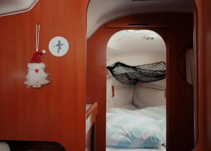 Tekne Surfbird Cozy Sailboat Escape