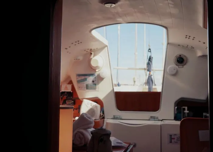 船屋 Surfbird Cozy Sailboat Escape
