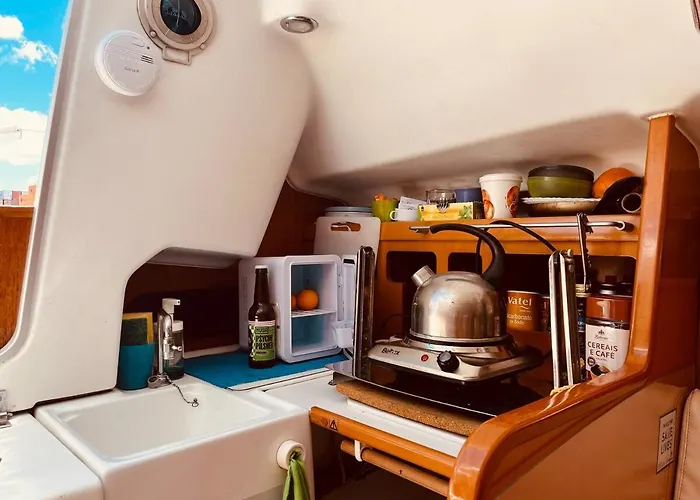 Surfbird Cozy Sailboat Escape Lisboa