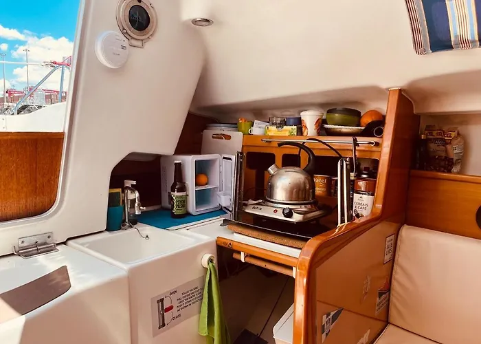Surfbird Cozy Sailboat Escape * Lisboa