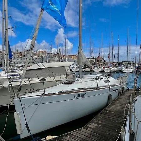 Surfbird Cozy Sailboat Escape * Lisbon