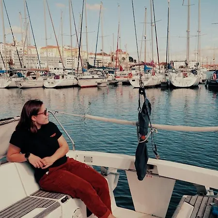 Surfbird Cozy Sailboat Escape Botel Lisbon
